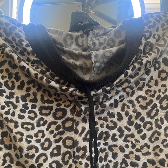 Vera Wang Other - Leopard Print pants